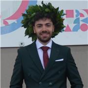 Laureato impartisce lezioni di matematica per studenti delle scuole superiori e delle scuole medie